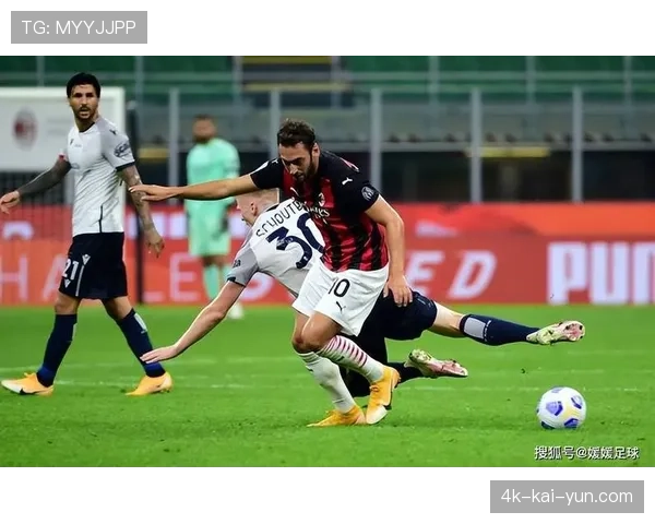 特写：角球进攻未果后，萨勒尼塔纳门将指挥全队迅速前压构筑越位陷阱